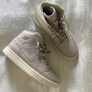 Nike Jordan 1 Retro in High Desert Sand
